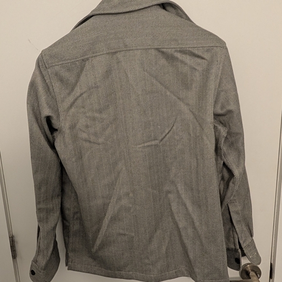Gray Button-Up Over Shirt / Shacket - Picture 4 of 5